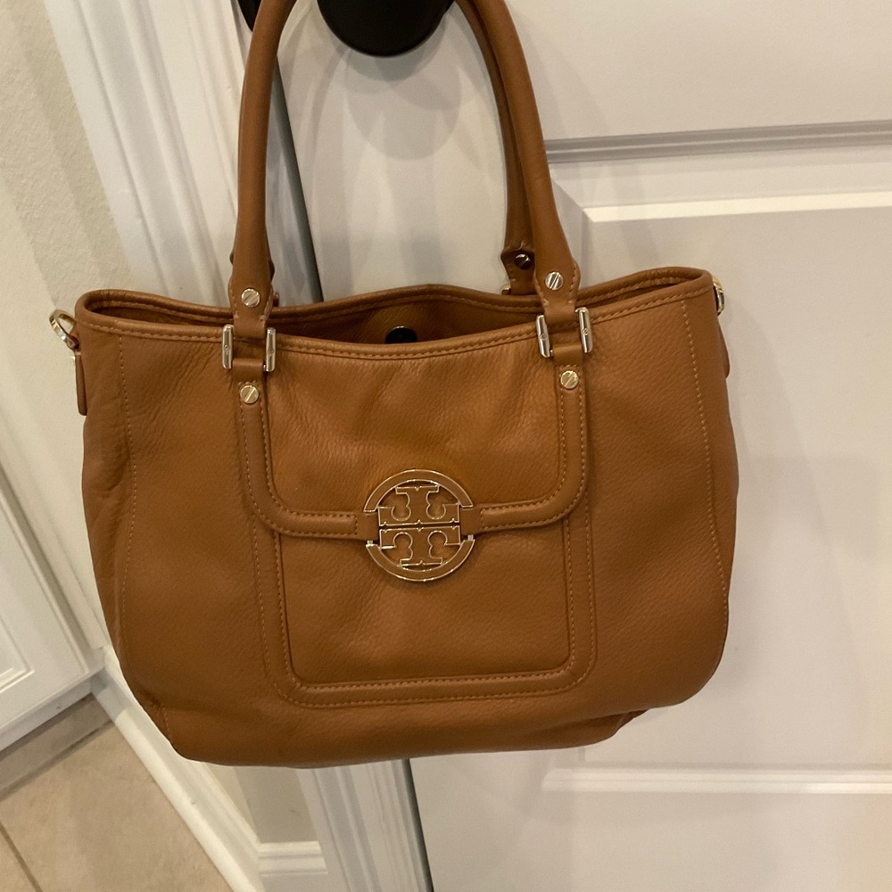 VGUC TAN LEATHER medium Tory Burch Amanda Hobo Bag